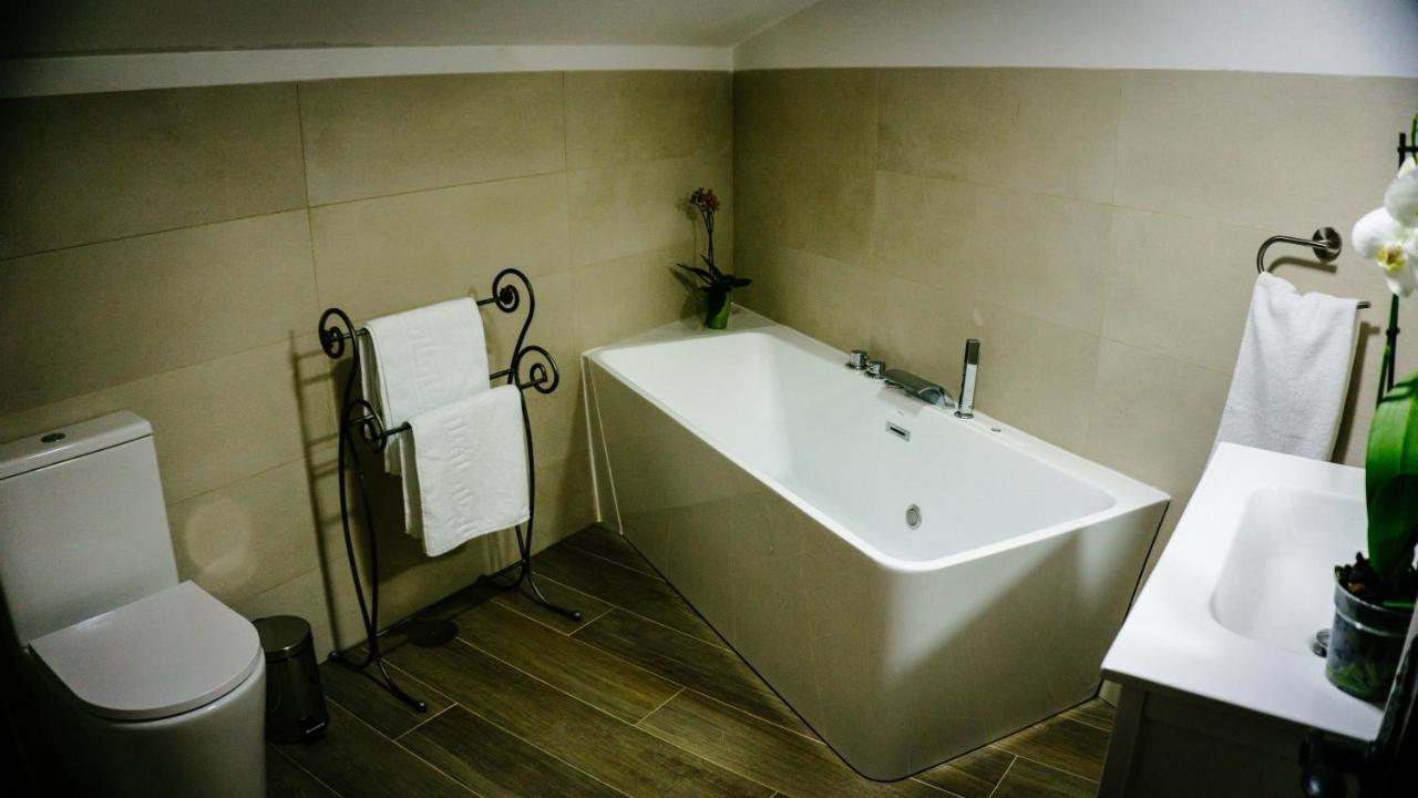 El Aprisco, Con Piscina Climatizada En Hueva-guadalajara Holiday home *